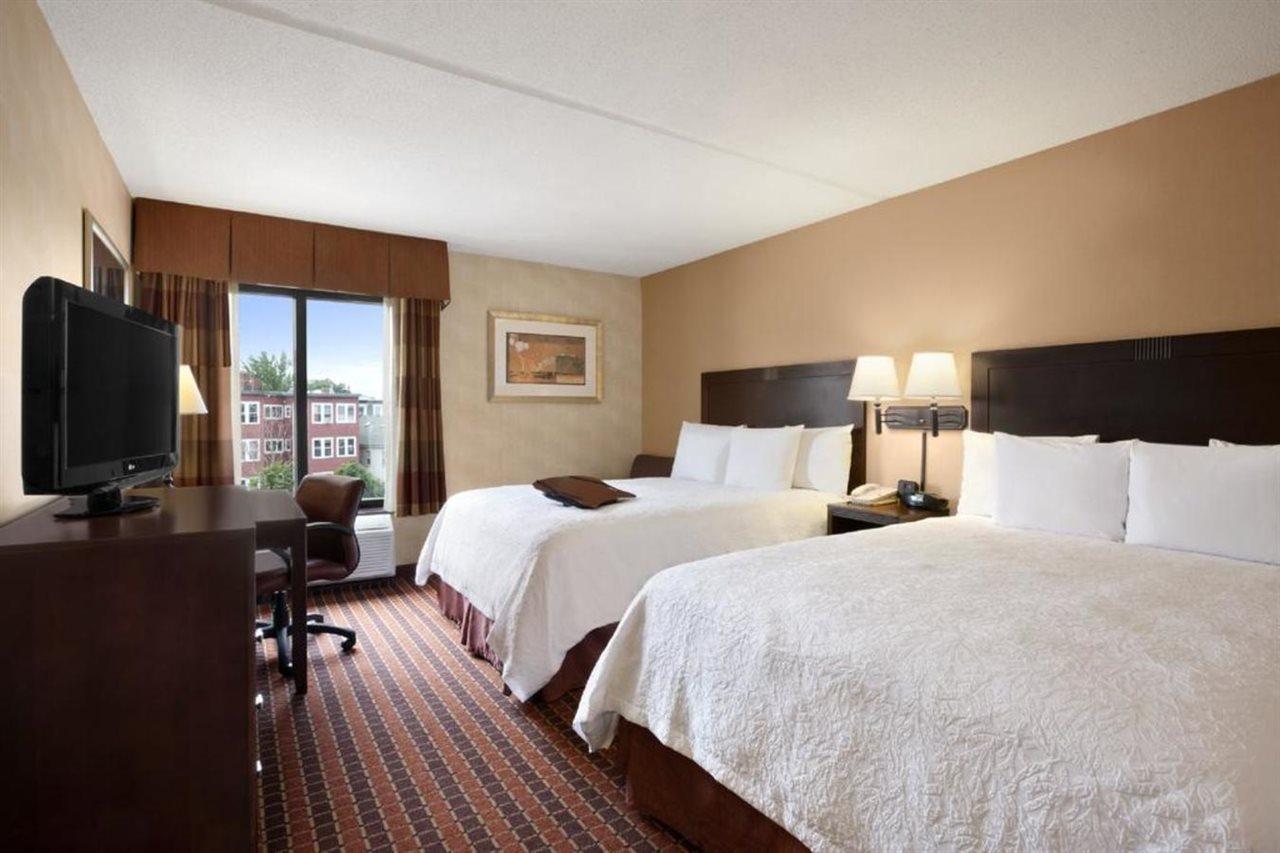 Hampton Inn Cambridge Exteriör bild