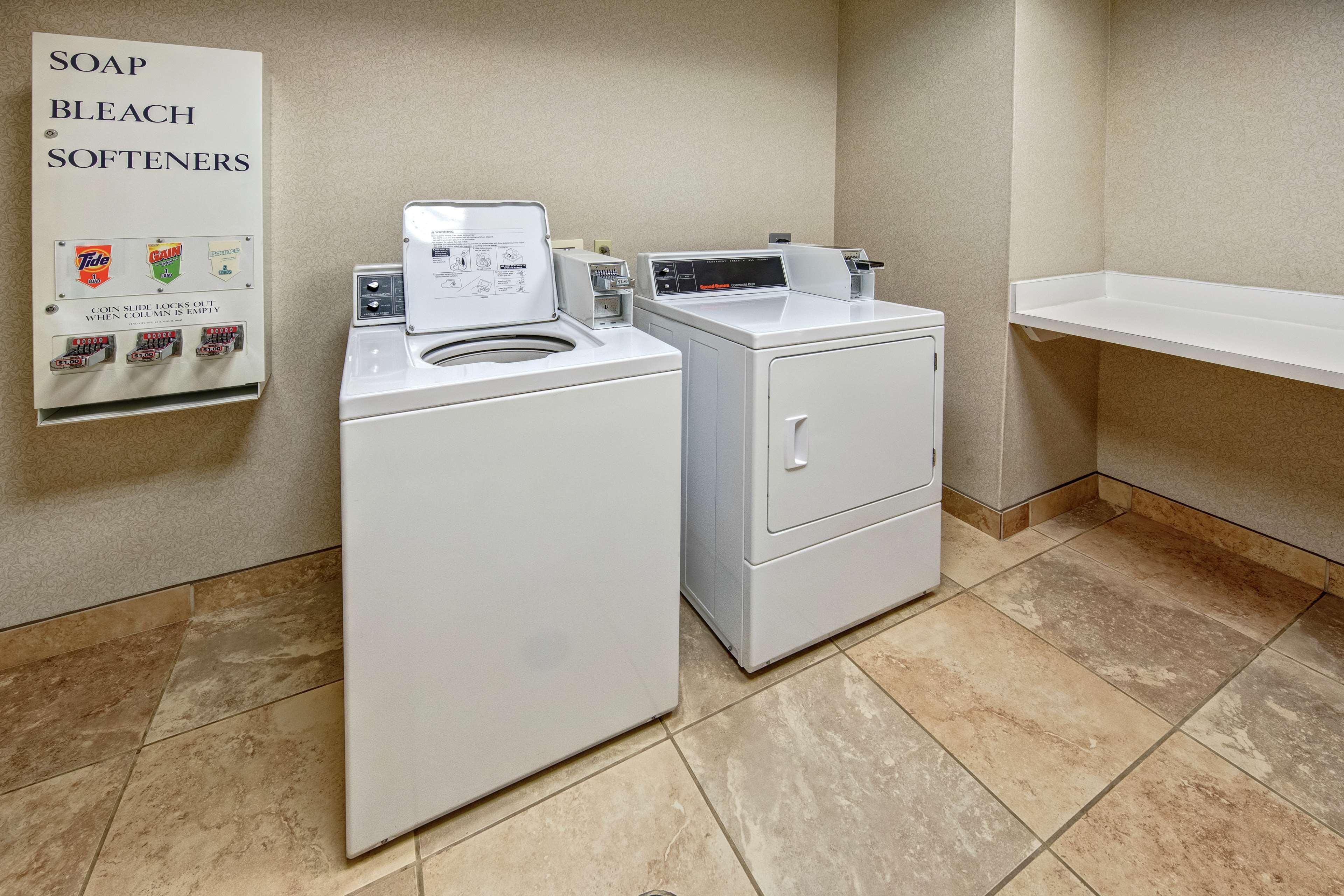 Hampton Inn Cambridge Exteriör bild