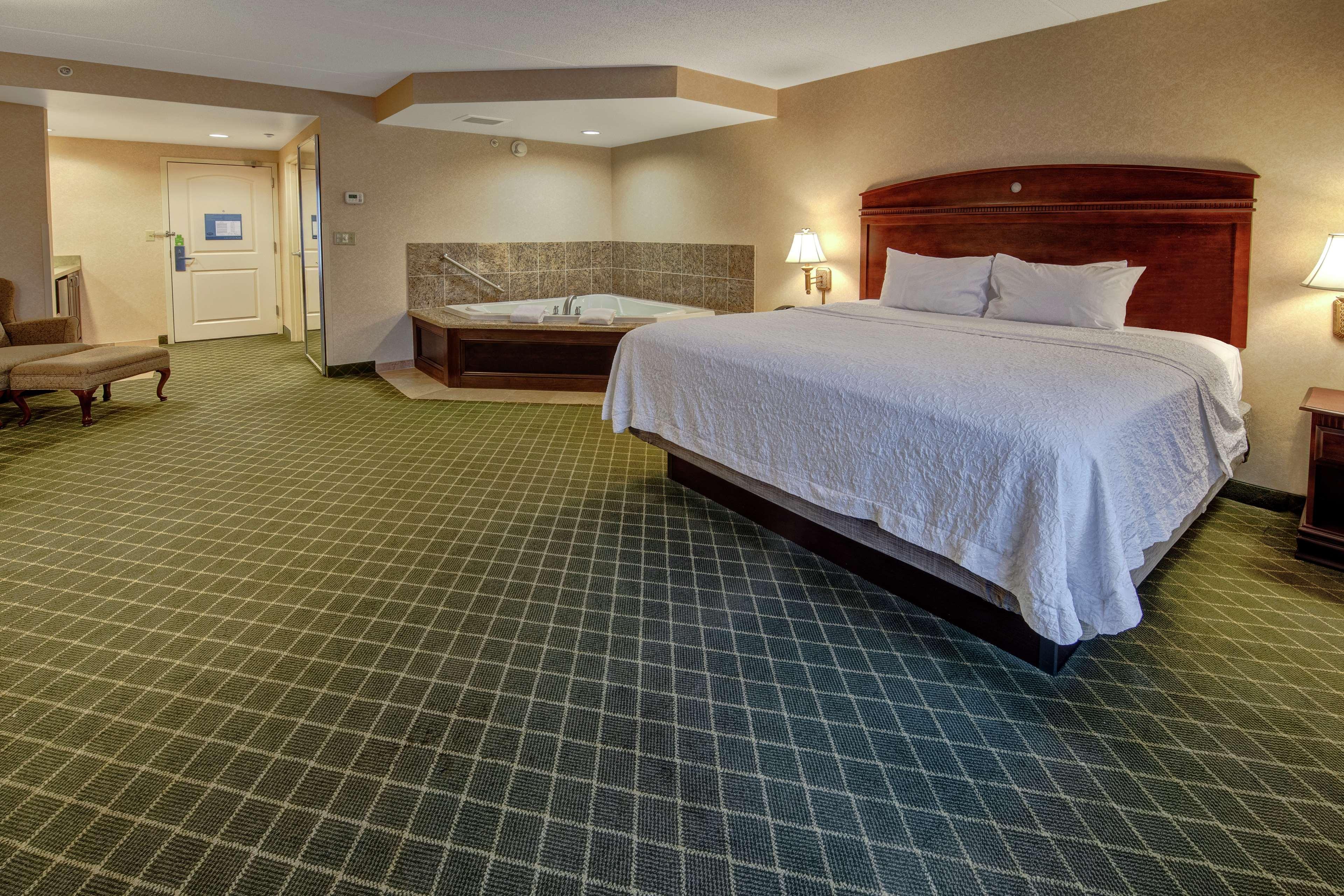 Hampton Inn Cambridge Exteriör bild