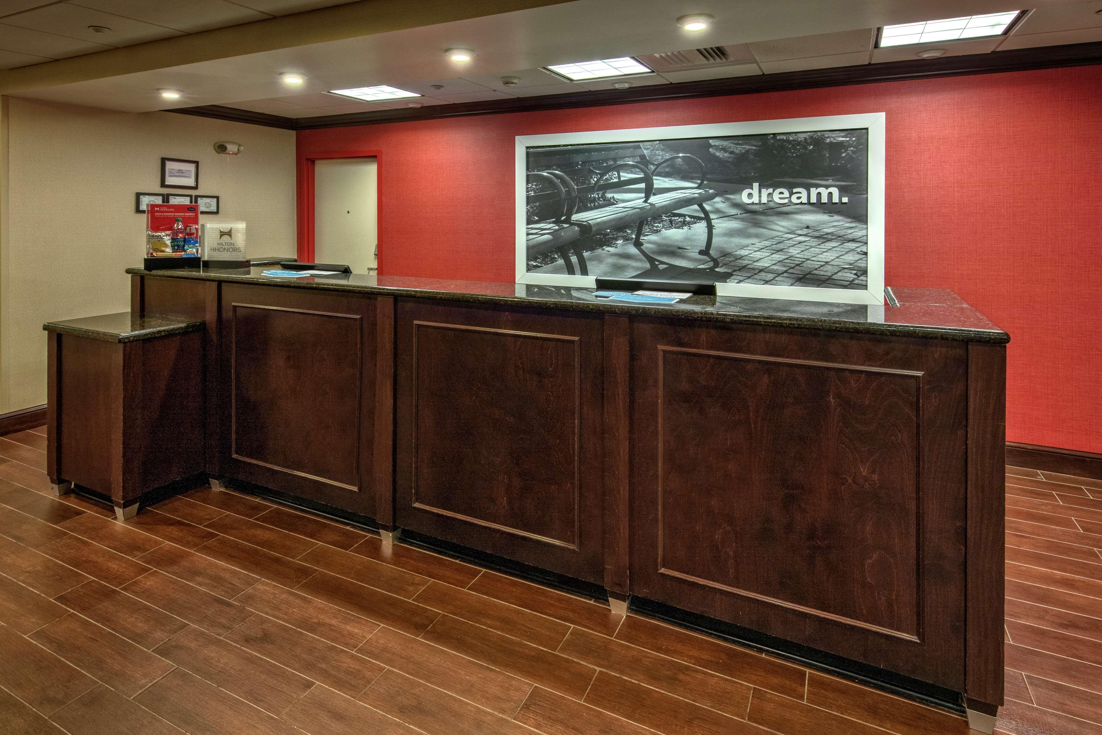 Hampton Inn Cambridge Exteriör bild