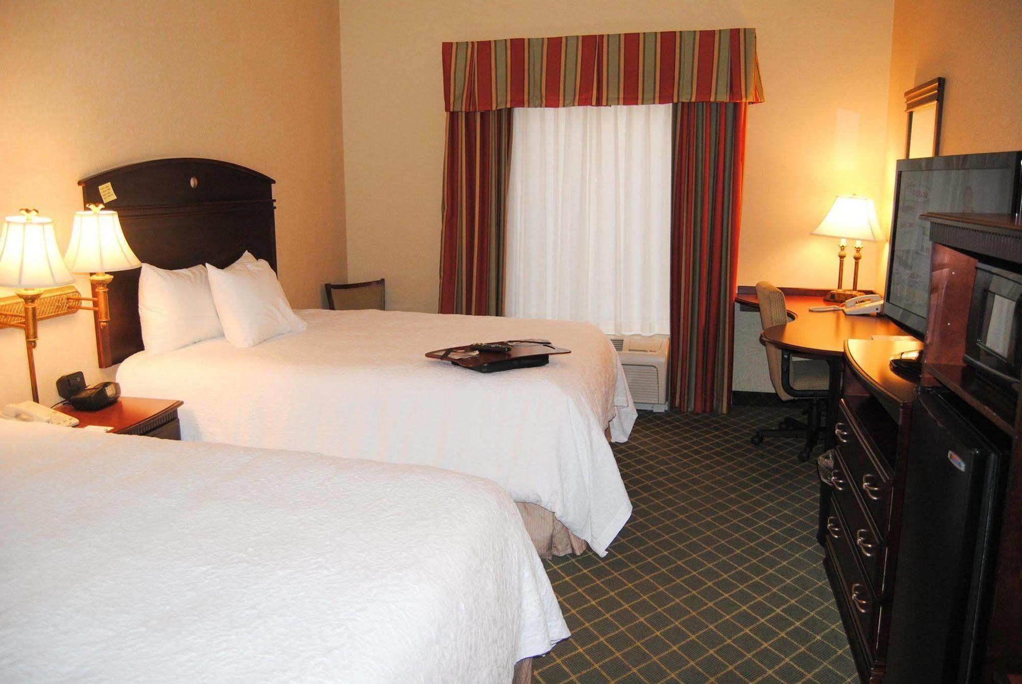 Hampton Inn Cambridge Exteriör bild